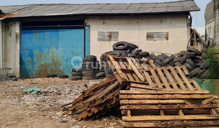 Gudang di Jln. Husein Sastra Negara 1700 m SHM Butuh Renovasi