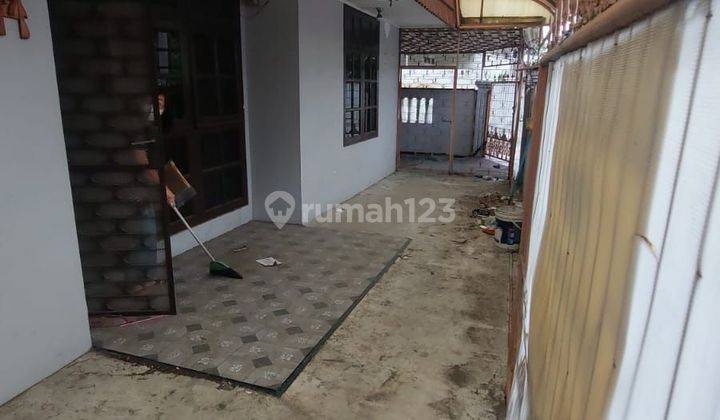 Rumah di jual cepat di Sukatani 2 Lantai SHM Bagus Timur 1