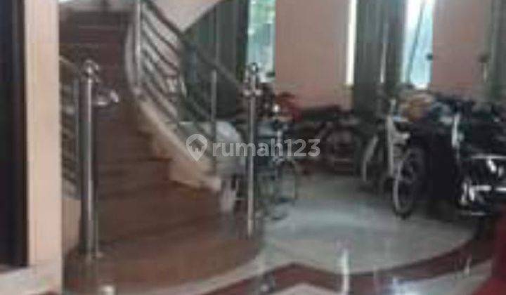 Rumah cantik dijual cepat Meruya Utara 2 Lantai SHM Bagus Timur 2