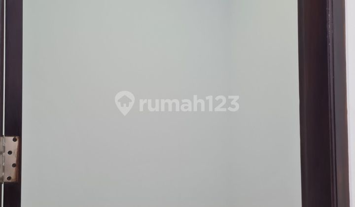 Mewah, Lantai Granit, Rumah Cantik Siap Huni di Cengkareng, Nego! 6