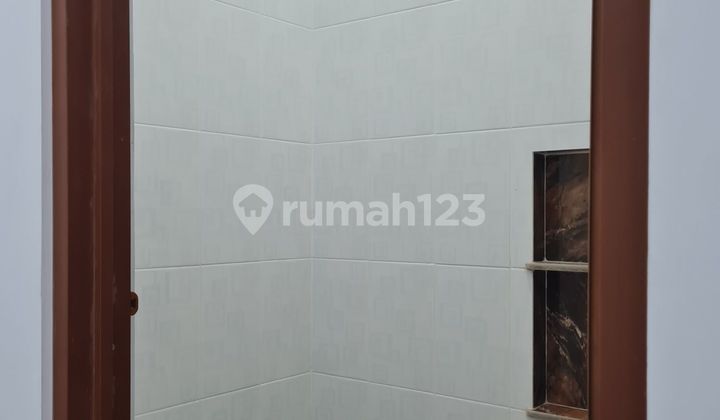 Mewah, Lantai Granit, Rumah Cantik Siap Huni di Cengkareng, Nego! 8