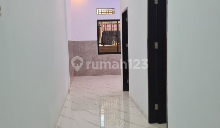 Mewah, Lantai Granit, Rumah Cantik Siap Huni di Cengkareng, Nego! 10