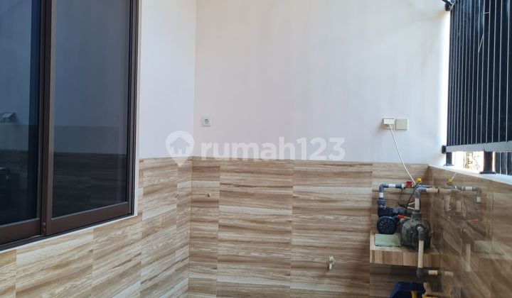 Mewah, Lantai Granit, Rumah Cantik Siap Huni di Cengkareng, Nego! 11