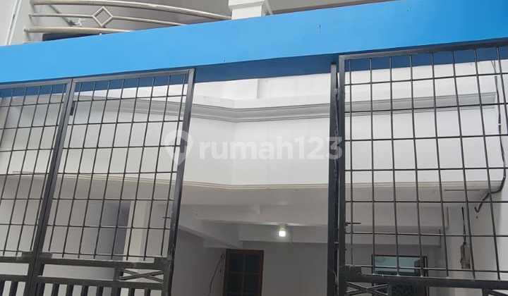 Disewa Rumah, 2 Lantai, di Kalideres