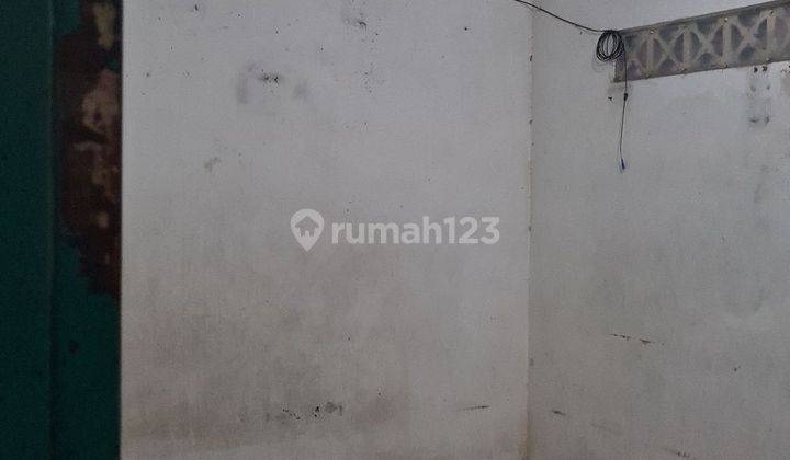 Rumah 650jt Dipelopor Menceng, 2 Lantai Shm Butuh Renovasi 2