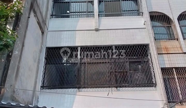 Ruko 1,95m, Di Pangeran Jayakarta 52.0 M² Semi Furnished