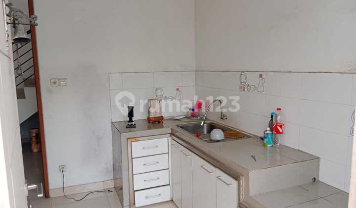 Nice House 3.5 Floors 120m2, SHM in Puri Indah Nice House 3.5 Floors 120m2, SHM in Puri Indah