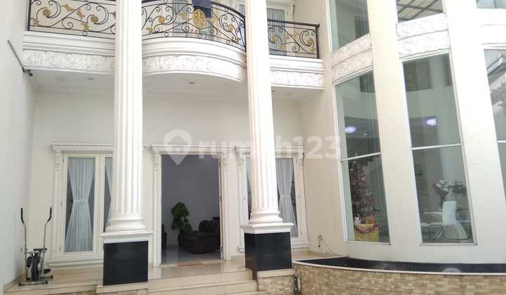 Dijual Rumah Mewah 3 Lantai + mezzanine Di Palem Semi, SHM