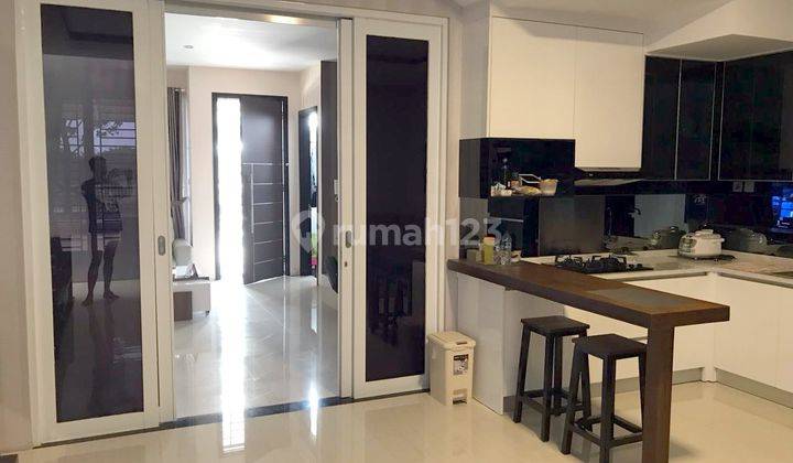 Dijual Rumah Furnished 2 Lantai di Citra Garden 8, Jakarta Barat 2