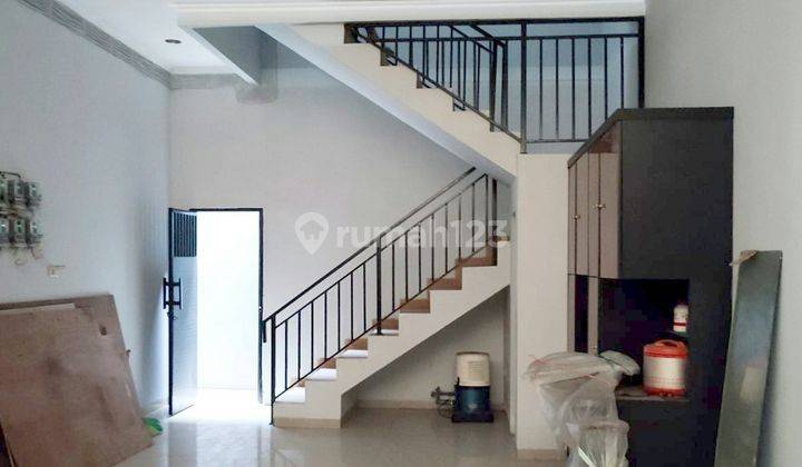 Dijual Rumah 3 Lantai 11 Kamar Tidur di Tamansari, Jakarta Barat 1