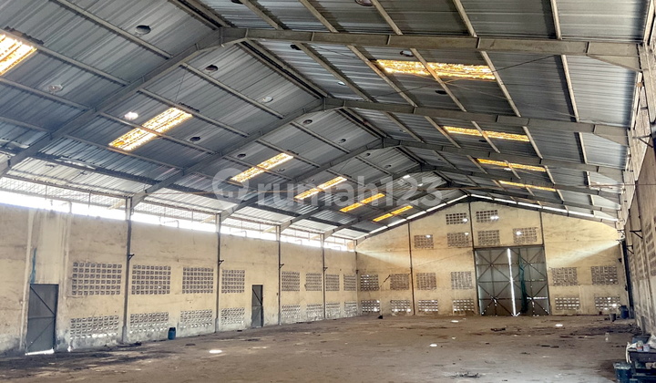 Price Drop for Stunning 2245 M2 Warehouse in Cengkareng, West Jakarta Price Drop for Stunning 2245 M2 Warehouse in Cengkareng, West Jakarta