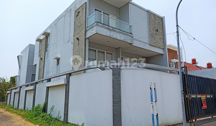 Dijual Rumah Mewah 3 Lantai Hook Harga Nego Lokasi Strategis 