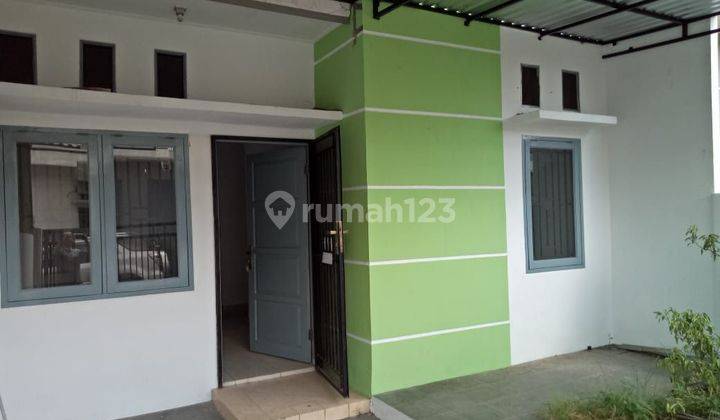 tampak depan dijual rumah di grand sutera