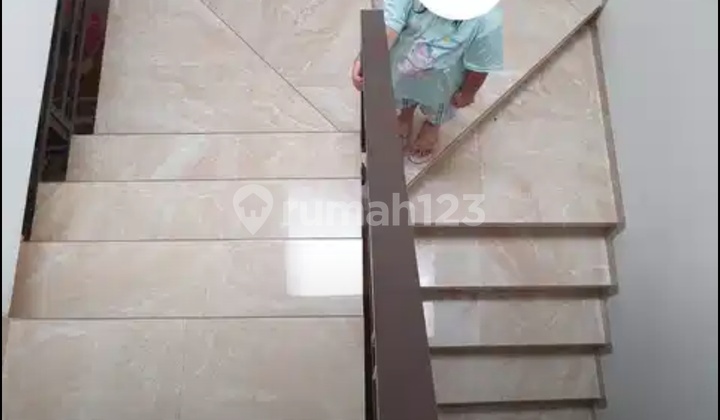 Dijual.rumah Bagus.furnish Bebas Banjir.lokasi.strategis Di Jl Cendrawasih 2