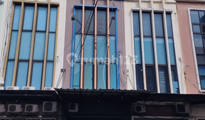 Disewakan Murah Ruko 4 Lantai di Daan Mogot Baru Lokasi Strategis Disewakan Murah Ruko 4 Lantai di Daan Mogot Baru Lokasi Strategis