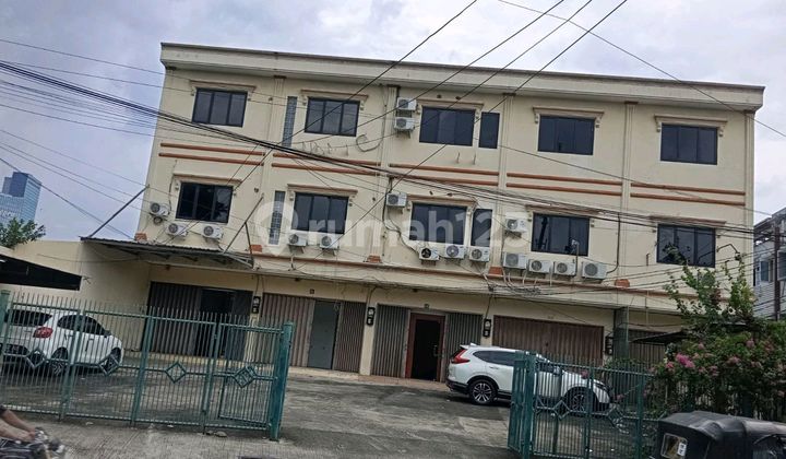 For Rent, 5 Joined Shophouses in Tomang, Strategic Location, Negotiable Price