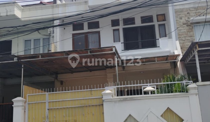 Dijual Rumah 3 Lantai di Kelapa Gading Lokasi Sterategis Nego