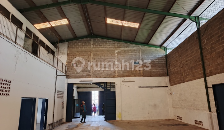 Cheap Warehouse for Rent 1000m2 in Sumur Pacing Karawaci, Good Location Cheap Warehouse for Rent 1000m2 in Sumur Pacing Karawaci, Good Location