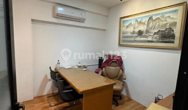 For Sale Cheap 4-Storey Shophouse in Bandengan, Strategic Location, Negotiable 2
