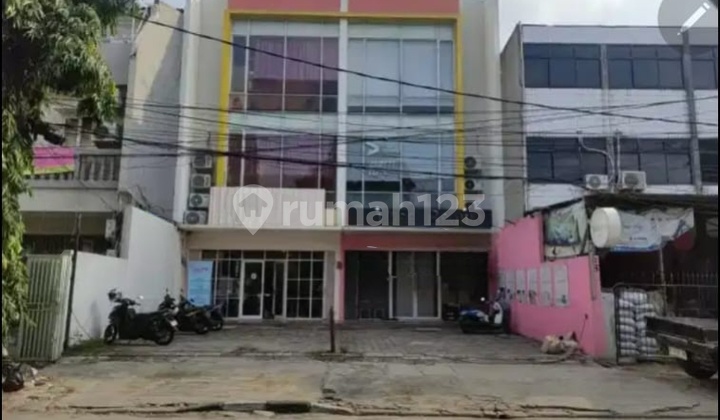 Affordable 3-Story Shop House for Rent in West Tanjung Duren, Prime Location
