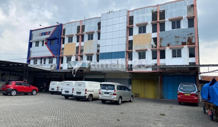 For Rent: 3-Story Shop House, Land Area 200m2, on Jalan Merdeka Cimone