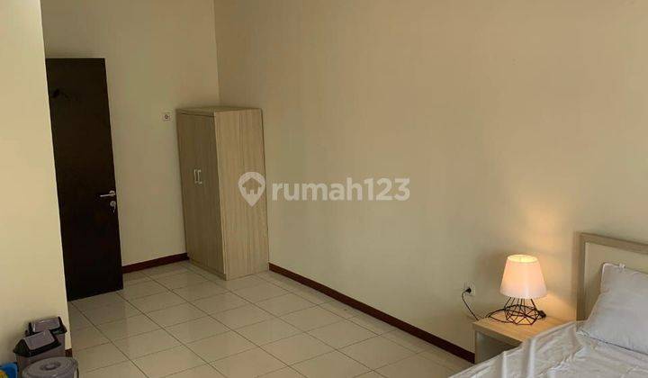 Dijual apartemen 4 kamar tidur lantai rendah bagus view kolam renang Grand Palace Kemayoran 2