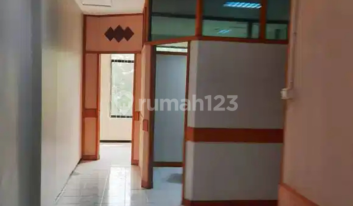 Dijual Ruko Strategis 3,5 Lantai Nol Jalan Raya di Surabaya