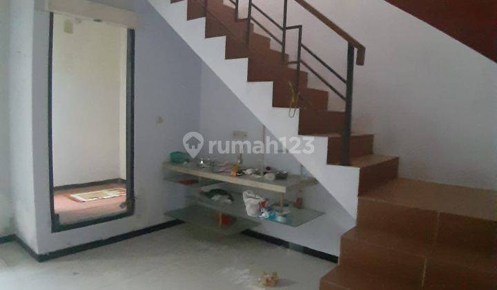 Butuh Cepat Laku    Rumah Raya Dukuh Menanggal, dekat CITO  Bangunan 2 lantai 1