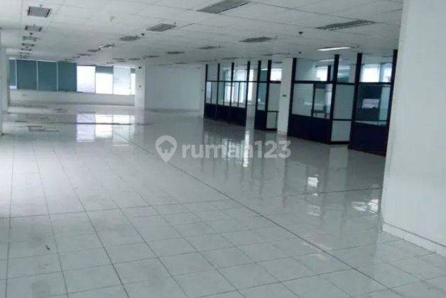 Gedung 10 lantai Tengah kota Surabaya ada basement lift 1