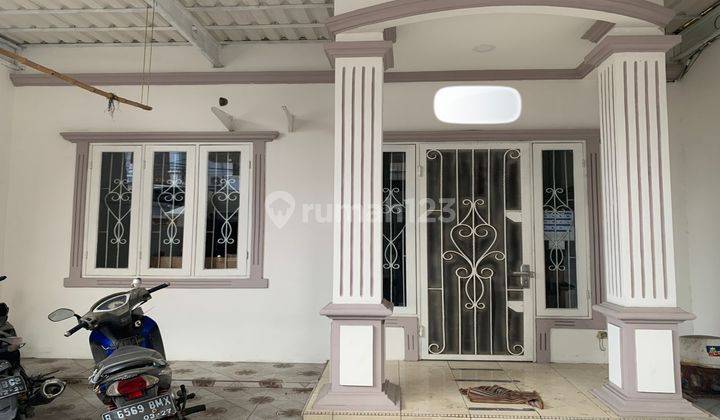 Rumah Sewa Jakarta Barat Rapih Semi Furnished Bagus 2