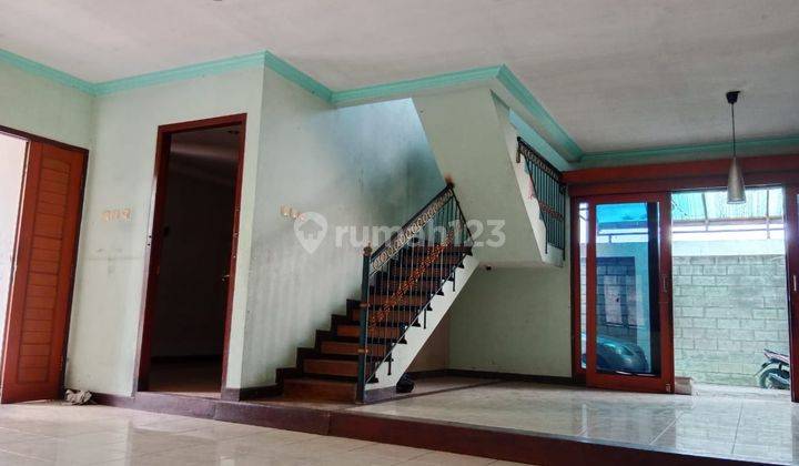 Rumah Villa Taman Luas 2 Lantai Daerah Bandung Utara 2