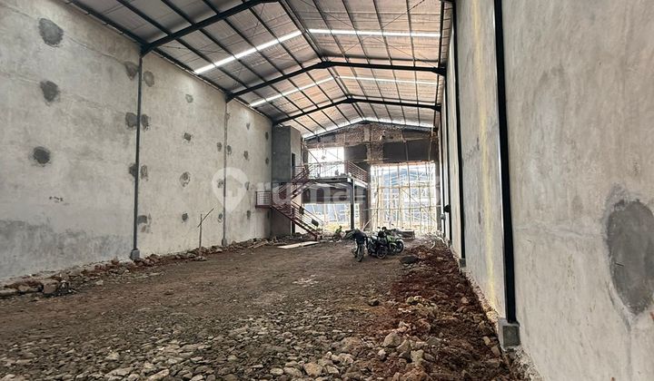 Dijual gudang gandeng di kawasan pergudangan Blessindo Legok, Tangerang. Akses container 40ft