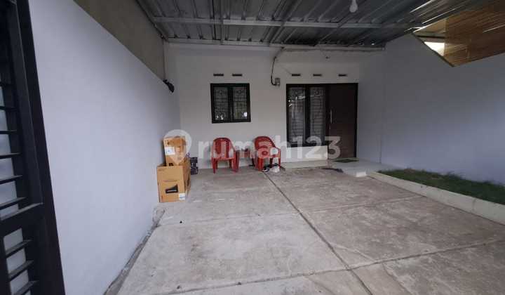 Over Credit Ready-to-Live House Strategic Location Green and Comfortable 2