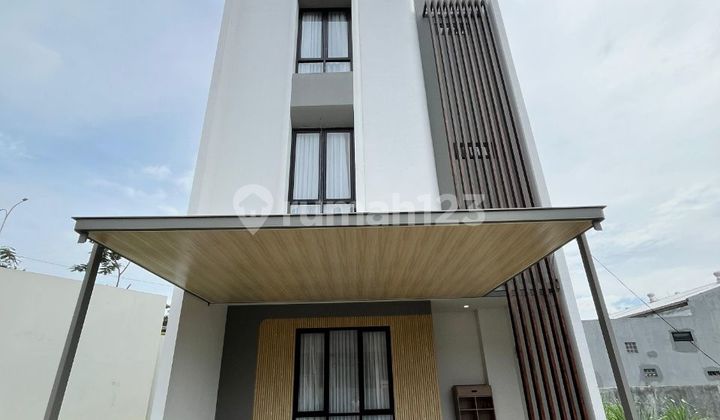 Rumah Hunianeksklusive 3Lantaidekat dengan Toll Desari