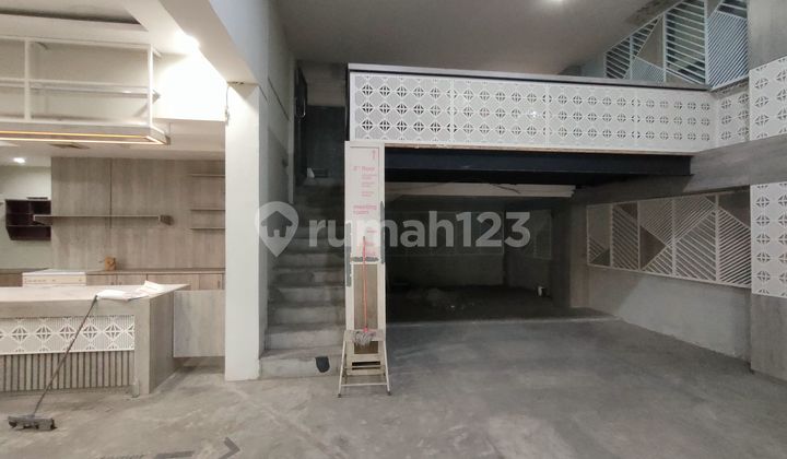 Commercial Space ex-Cafe, artistic & ready to use on Tasikmalaya's main road Commercial Space ex-Cafe, artistic & ready to use on Tasikmalaya's main road