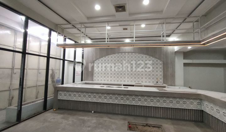 Commercial Space ex-Cafe, artistic & ready to use on Tasikmalaya's main road Commercial Space ex-Cafe, artistic & ready to use on Tasikmalaya's main road