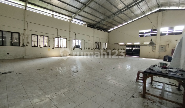 Gudang Siap Pakai di Jalan Propinsi Tasikmalaya