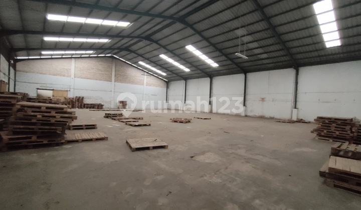 Ready-to-Use Warehouse on Tasikmalaya Provincial Road