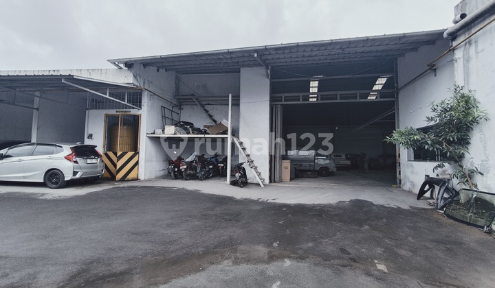 Warehouse &amp; Car Body Repair Business Space Profitable in the Center of Tasikmalaya City