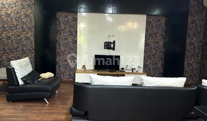 Spacious House for Large Family in Senayan Sector 9 Ut-15733