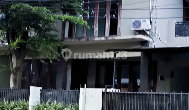 Rumah Disewakan 2 Lantai Kondisi Bagus di Cluster Sektor 9 Bintaro Ip-17584