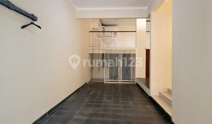 Rumah Disewakan 2 Lantai Modern di Cluster Kebayoran Bintaro Jaya Om-17563 2