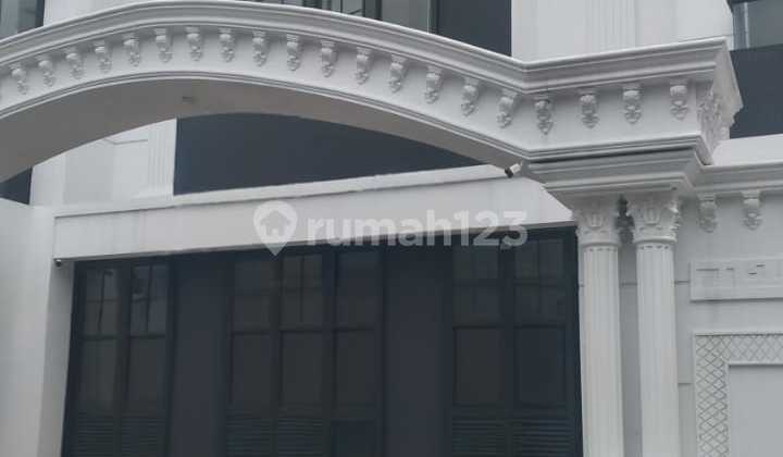 Dijual Cepat Rumah American Classic Luas dengan Pool di Pondok Pinang Gb-17844