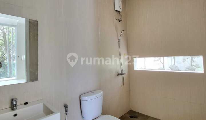 Rumah 2 Lantai 4+1 KT di Discovery Sektor 9 Bintaro Sc-15564 2