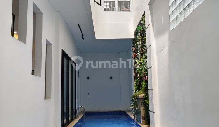Jual Rumah 3 Lantai 8 KT Plus Mini Pool di Mahagoni Graha Raya Gb-17803
