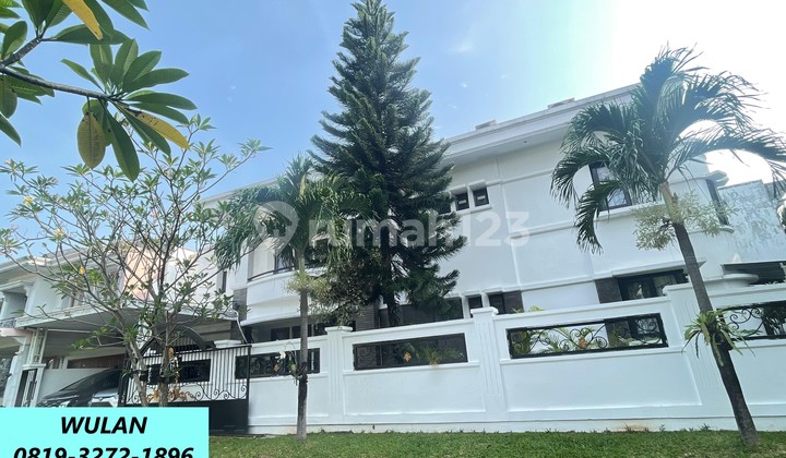 Semi-Furnished House with Complete Facilities in Taman Puri Bintaro Fn-16602