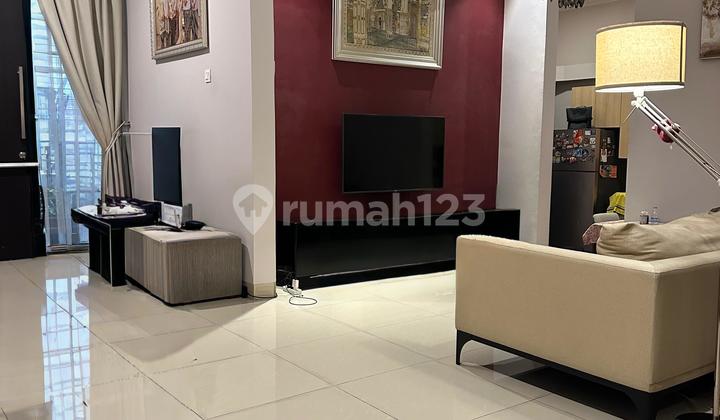 Cozy 2-Story House Ready to Live In Near Toll Road in Discovery Bintaro DS-16848 2