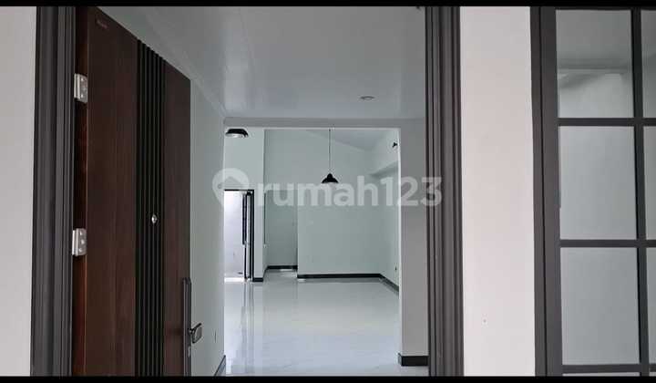Dijual Rumah Area Bintaro Sektor 1 Ada 2 Lantai dan 5 Kamar SHM Wm-17748 2