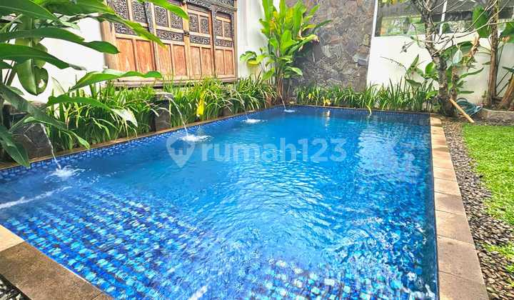 Luxury House with Elegant Design Plus Swimming Pool in Cikini Bintaro Lr-16343 2