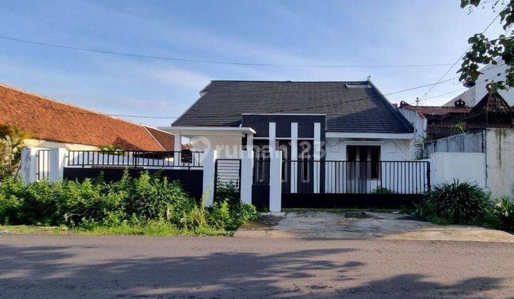 Rumah Bagus Strategis Halaman Luas Di Banjarsari Surakarta 1